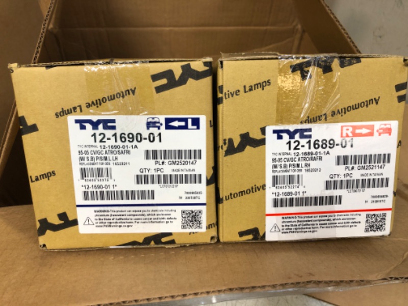 Photo 2 of 1 set --GetAllParts Aftermarket 1995-2005 Chevrolet Astro Passenger Under Head Lamp Parking and Side Marker Lamp 16523212 -V ---left and right   factory sealed 