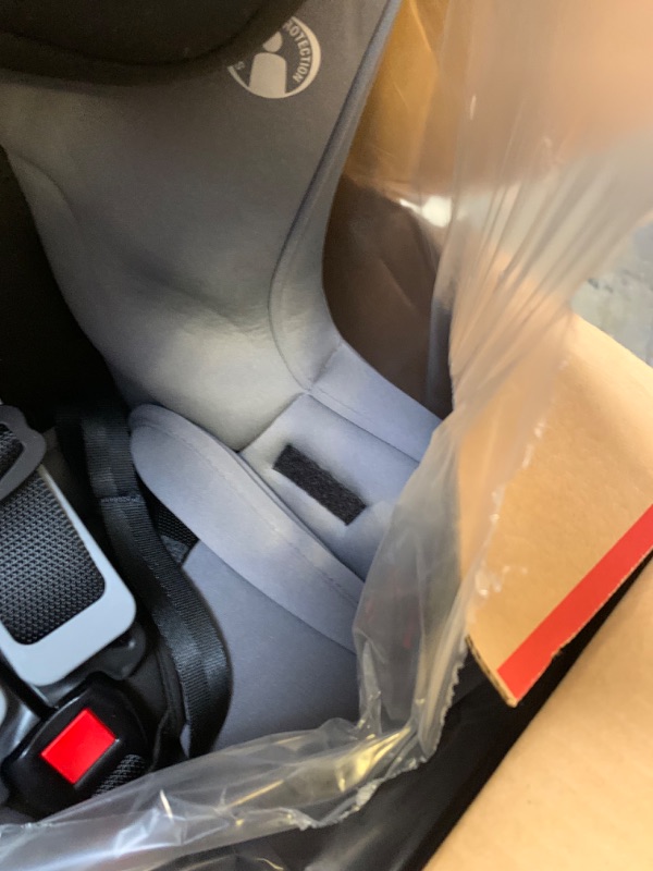 Photo 6 of Britax Emblem 3-Stage Convertible Car Seat, Slate Safewash , 21x18.25x26 Inch (Pack of 1) Safewash Slate --- Box Packaging Damaged, Item is New
