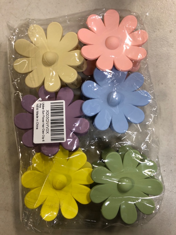 Photo 2 of 6 Pcs Hair Claw Clips Sun Flower Hair Clips, 3 Inch Large Claw Clips for Women Thin Thick Curly Hair Cute Dasiy Hair Clips, 90's Strong Hold Jaw Clip Hair Accessories(6 Colors)