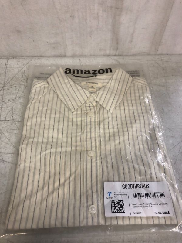 Photo 2 of Amazon Brand - Goodthreads Women's Oversized Lightweight Cotton Short-Sleeve Shirt-- Size Medium