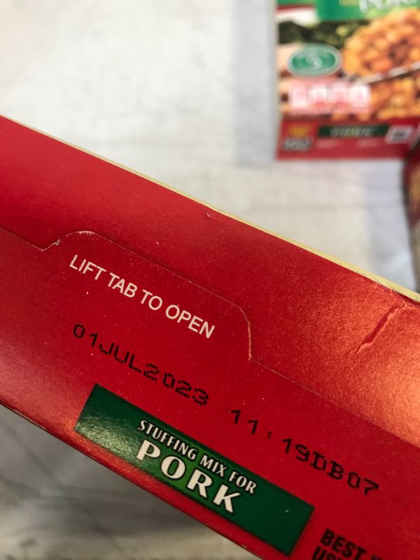 Photo 1 of 2CT Stove Top Pork Stuffing Mix , EXP 01JUL2023, BOX DENTED