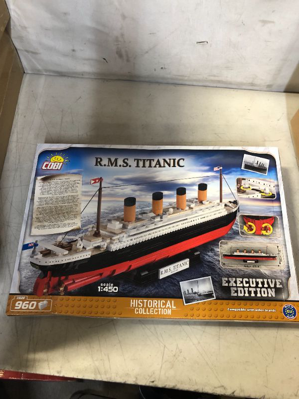 Photo 2 of COBI Historical Collection R.M.S. Titanic Executive Edition Including 960 Bricks to 1:450 Scale - Easy to Follow Instructions- Faithful Reproduction of The Famous Maritime Disaster Ship