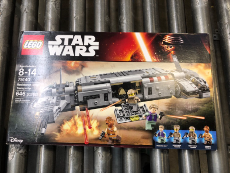 Photo 2 of LEGO Star Wars Star Wars Confidential TVC 2 Building Kit (646 Piece)