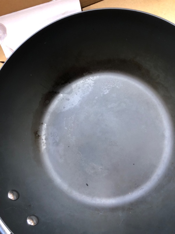 Photo 5 of WANGYUANJI Carbon Steel Wok 11 inch Flat Bottom Chinese Iron Pot with Silicon Glass Lid, with Cleaning Cloth 11.1" - missing top 