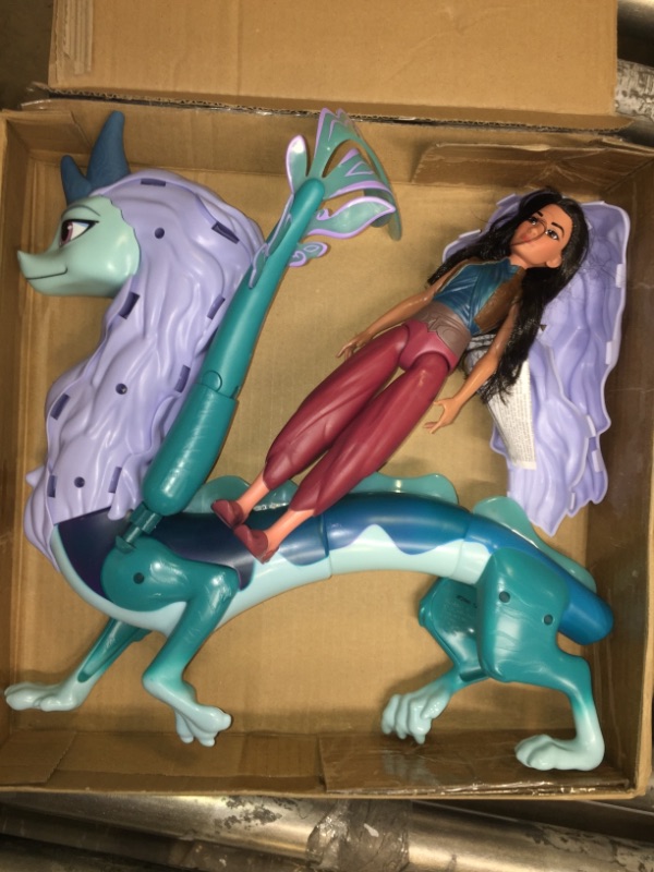 Photo 3 of Disney's Raya and The Last Dragon Color Splash Raya and Sisu Dragon, Water Toy for Kids 3 and Up Frustration Free