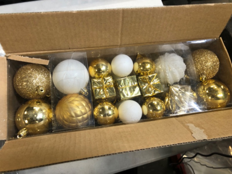 Photo 2 of 100pcs Christmas Balls Ornaments for Xmas Tree, Delicate Christmas Decoration Baubles Craft Set Shatterproof Plastic Christmas Ornaments Balls kit for New Year Holiday Wedding Party(Gold+White)