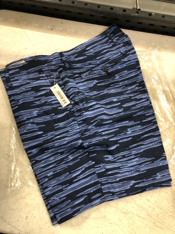 Photo 1 of Goodthreads Men's Slim-Fit 7" Flat-Front Comfort Stretch Chino Short 34 Camo/Stripe-- Size 34