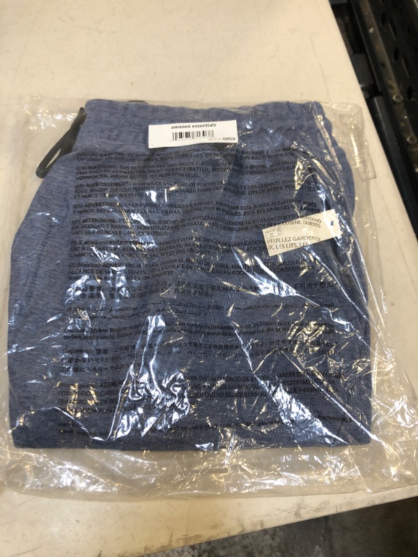 Photo 1 of Amazon Essentials Men's Tech Fleece 9" Active Short Large Blue Heather