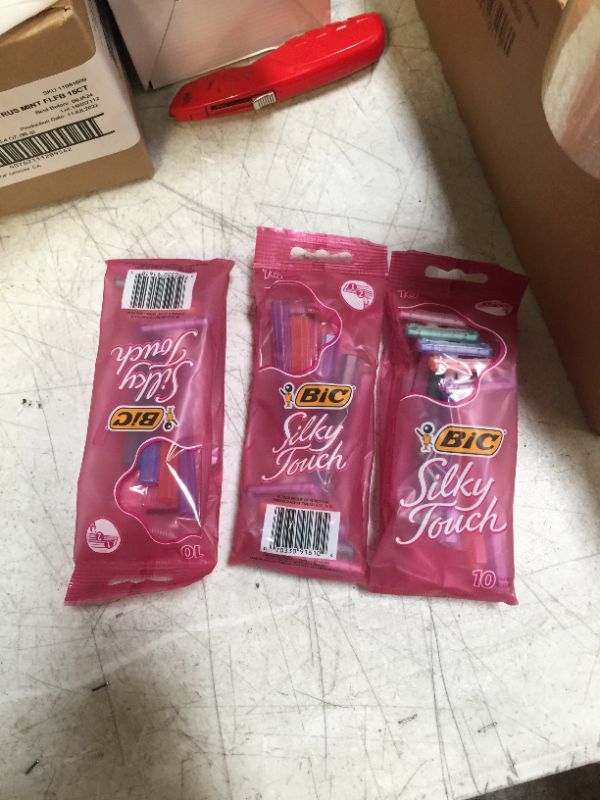 Photo 2 of 3 PK Women's Disposable Razors