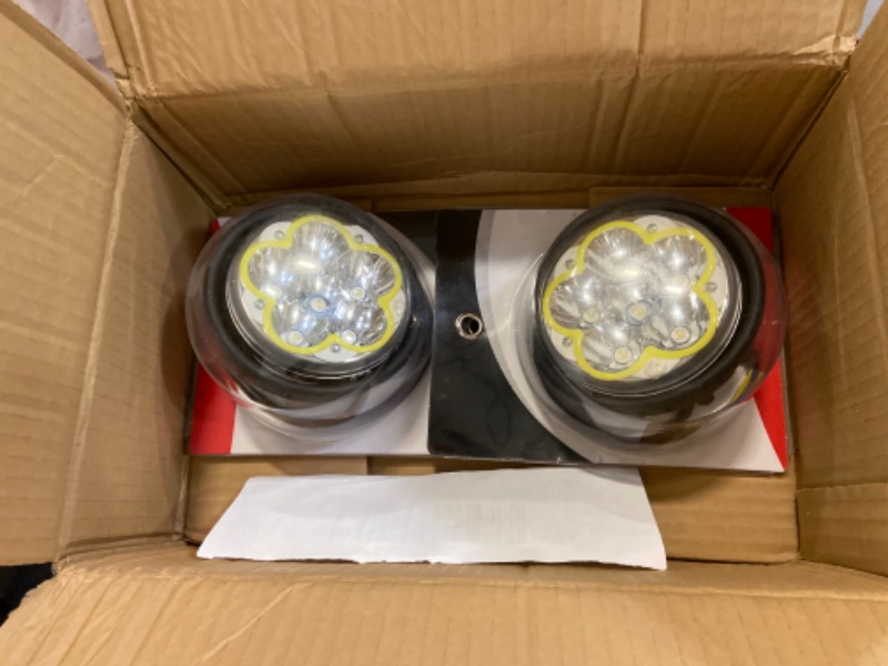 Photo 3 of Fog Lamp - Driver & Passenger Side (Fit: Freightliner Columbia and Century)
