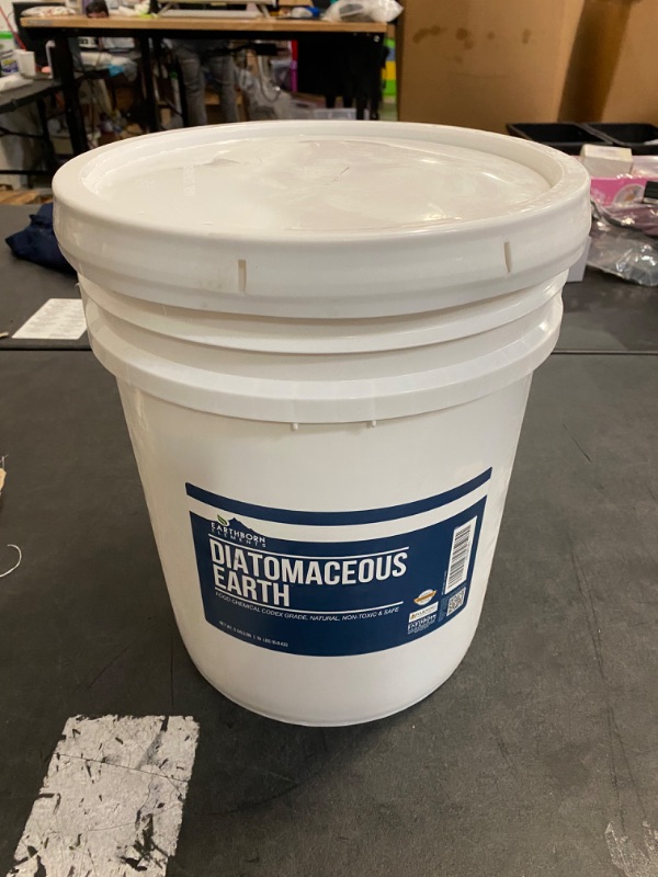 Photo 2 of Earthborn Elements Diatomaceous Earth (5 Gallon), Resealable Bucket, Pure Freshwater Amorphous Silica