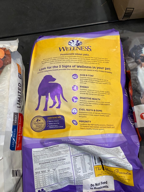Photo 3 of Wellness Complete Health Dry Dog Food with Grains, Made in USA with Real Meat & Natural Ingredients, All Breeds, Adult Dogs (Chicken & Oatmeal, 30-lb) – With Nutrients for Immune, Skin, & Coat Support