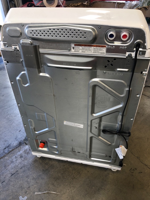 Photo 1 of Whirlpool 4.7 - 4.8 cu. ft. Top Load Washer with 2 in 1 Removable Agitator in White
