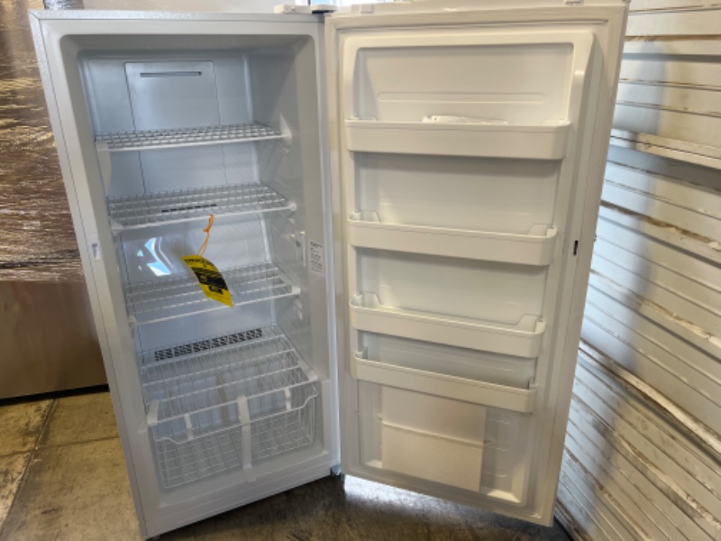 Photo 2 of Midea Garage Ready 13.8-cu ft Frost-free Convertible Upright Freezer/Refrigerator (White)