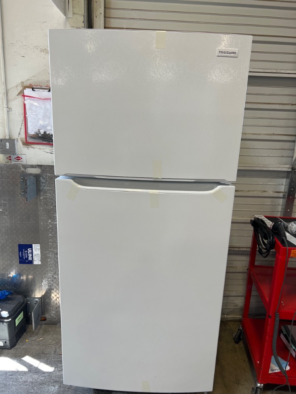 Photo 8 of Frigidaire
30 in. 18.3 cu. ft. Top Freezer Refrigerator