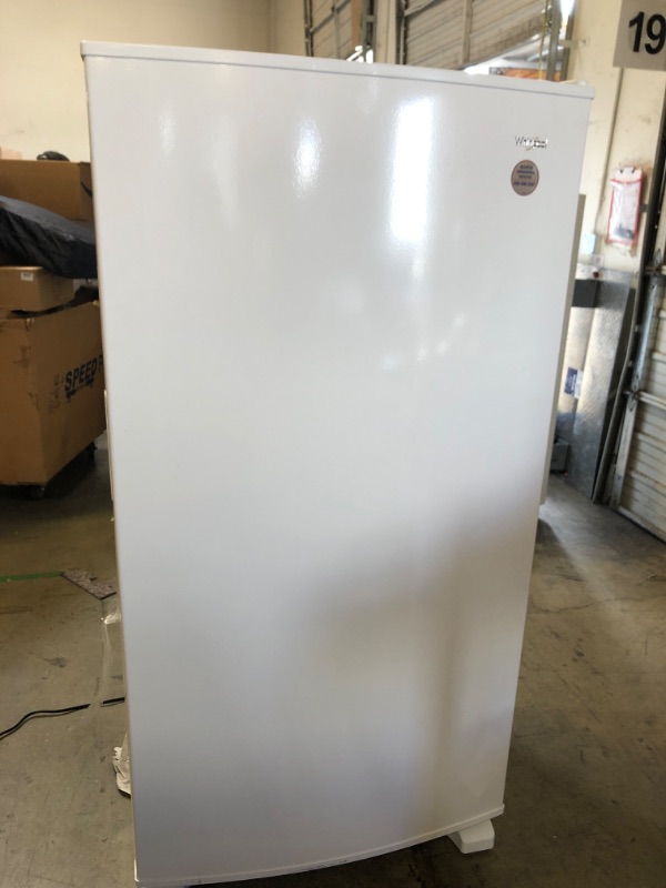 Photo 3 of Whirlpool  19.65-cu ft Frost-free Upright Freezer (White)
