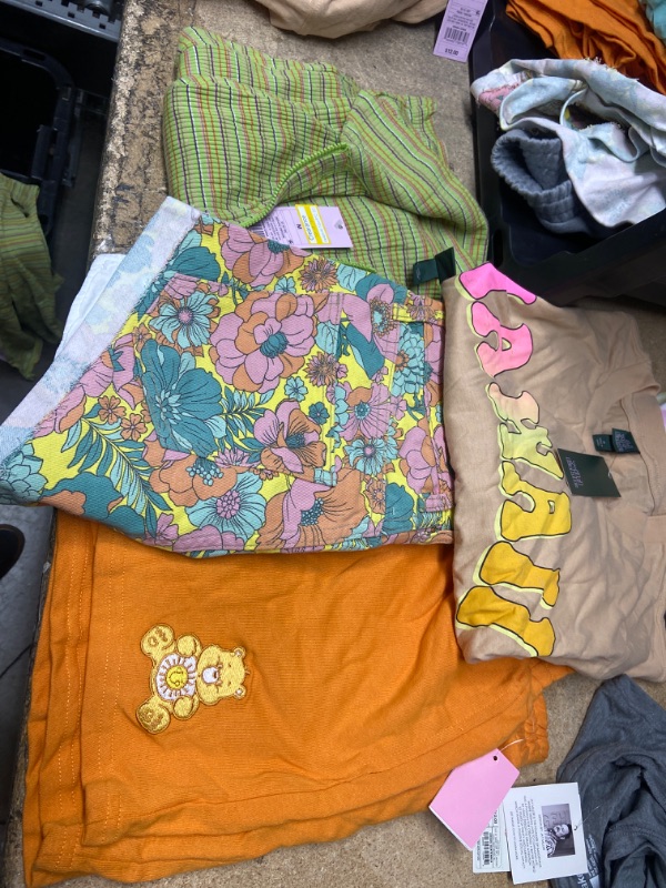 Photo 1 of Bundle of 4- summer items - size: 0 and medium 