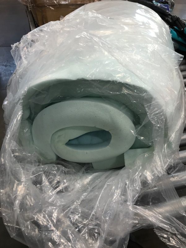 Photo 1 of 3" blue mattress topper (queen)