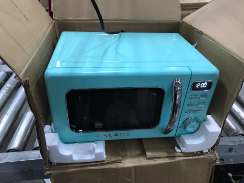 Photo 2 of 0.7 cu. ft. Retro Countertop Microwave in Green (700-Watt)