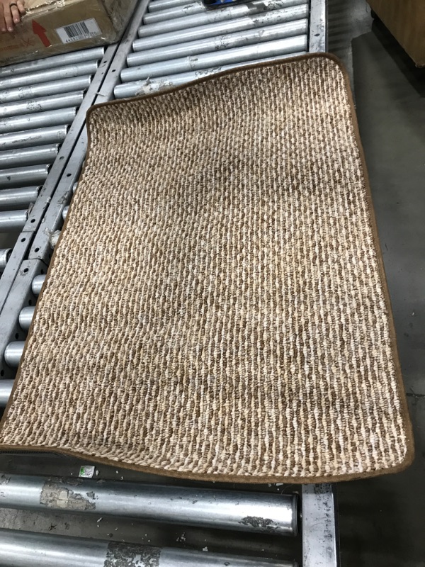 Photo 1 of 2' x 3' rug beige