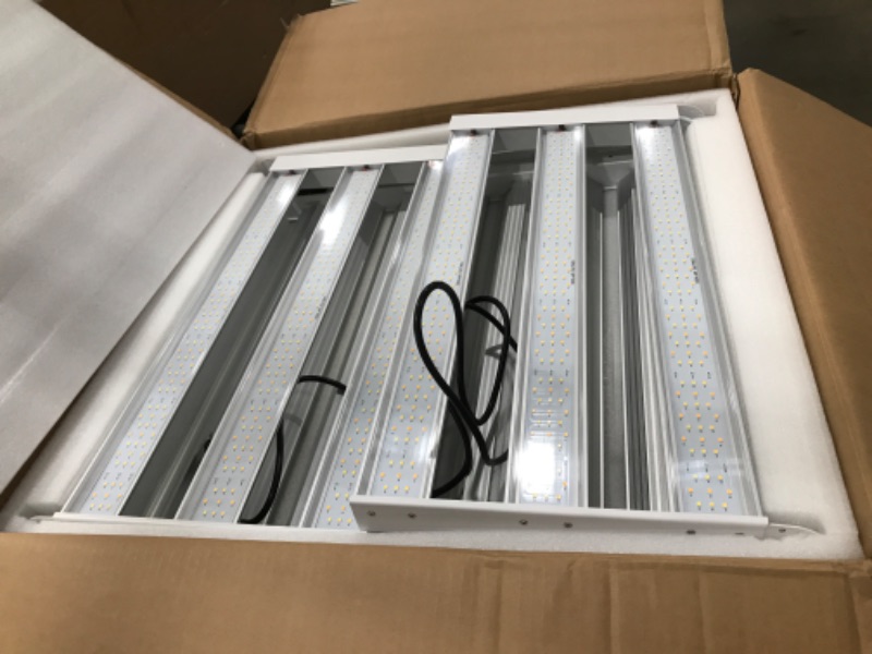 Photo 2 of 2022 New SONLIPO SPF6000 LED Grow Light 600W 6x6ft Coverage, Use 1911pcs Samsung Diodes Sunlike Full Spectrum Veg Bloom Switch Growing Lamps for Indoor Plants Seeding Flower Led Plant Light Fixture
