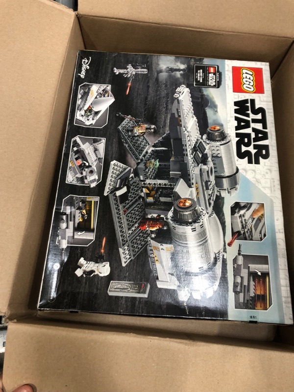 Photo 1 of Disney Lego Star Wars the Mandalorian the Razor Crest 75292 Building Kit (1 023 Pieces)
