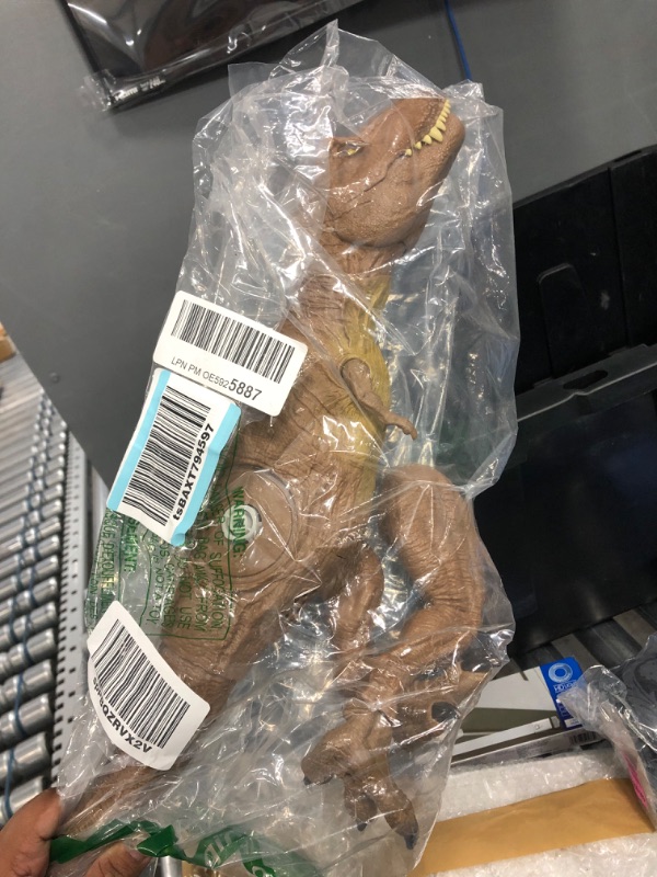 Photo 2 of ?Jurassic World Dominion Dinosaur T Rex Toy, Thrash ‘N Devour Tyrannosaurus Rex Action Figure with Sound and Motion????
