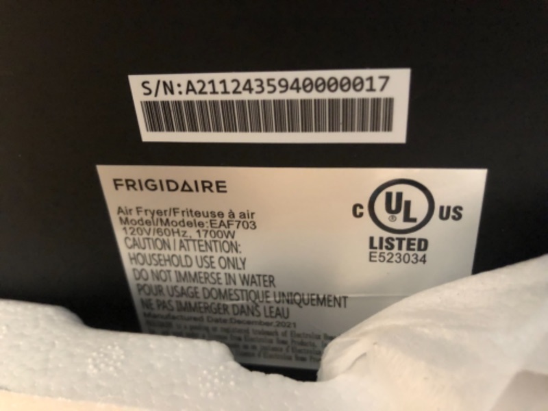 Photo 1 of (Major Damage - Parts Only) FRIGIDAIRE 8 QT DUAL zone 2-drawer Digital Air Fryer, Black/Stainless
