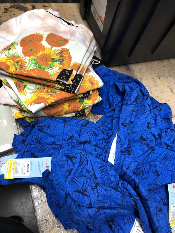 Photo 3 of BUNDLE OF CLOTHING 9  Boys' 'Van Gogh Sunfower Painting' Graphic Short Seeve T-Shirt - Art Cass™ SIZE L ,S , & 
6 Boys' Shark Print Short Sleeve T-Shirt - Cat & Jack™ SIZE XS,  M, XL 
