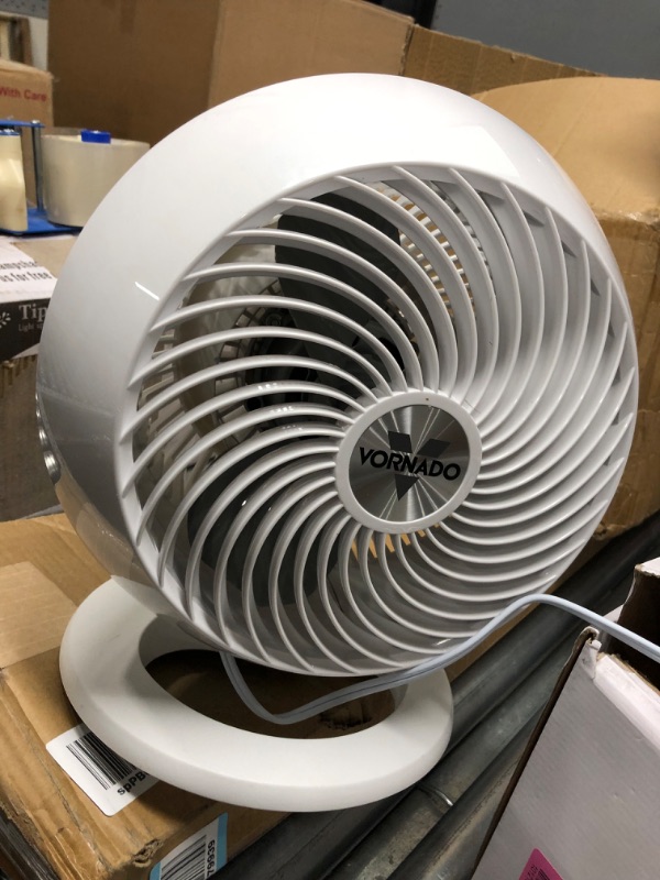 Photo 2 of Vornado 560 Whole Room Air Circulator with 4 speeds, 560-Medium, White
