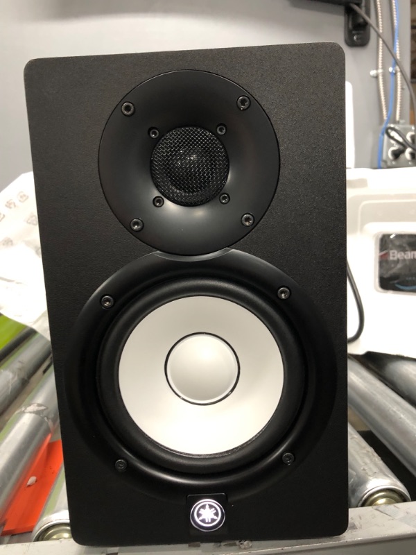 Photo 5 of Yamaha HS5 Powered Studio Monitor Monitor Speaker 5" Black Single Unit