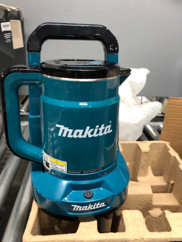 Photo 5 of "Makita XTK01Z 18V X2 36V LXT Li-Ion Cordless Hot Water Kettle - BareTool"
