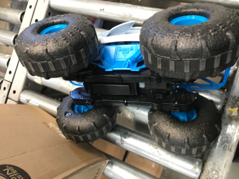 Photo 3 of (DAMAGED)Monster Jam Official Megalodon Storm All-Terrain Remote Control Monster Truck - 1:15 Scale
**REMOTE CONTROLLER STALLS/LAGS ON CAR**