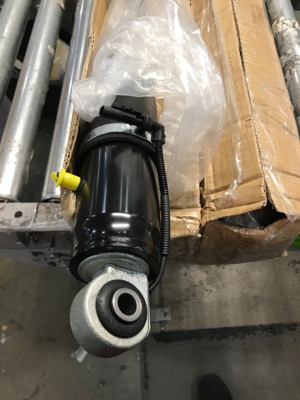 Photo 5 of  84176675 Rear Air shocks lift struts absorber for Cadillac Escalad ESV Chevy Suburban Tahoe GMC Yukon XL 5.3L 6.2L V8 2015-2020 23290661 580-1106 23151122
