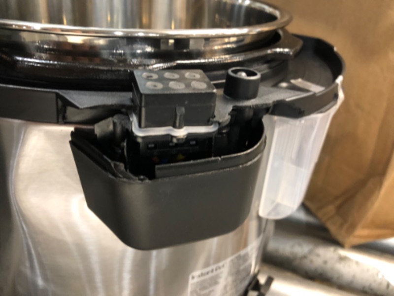 Photo 8 of **Damaged**powers on**
Instant Pot Duo Crisp 11-in-1 Air Fryer and Electric Pressure Cooker Combo with Multicooker Lids that Air Fries, Steams, Slow Cooks, Sautés, Dehydrates, & More, Free App With Over 800 Recipes, 6 Quart
