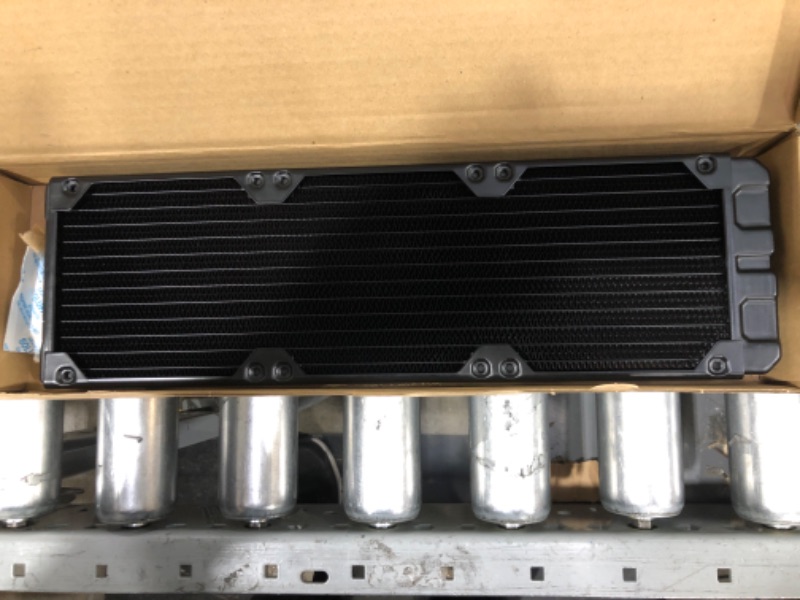 Photo 2 of Corsair Hydro X Series XR5 360mm Water Cooling Radiator
