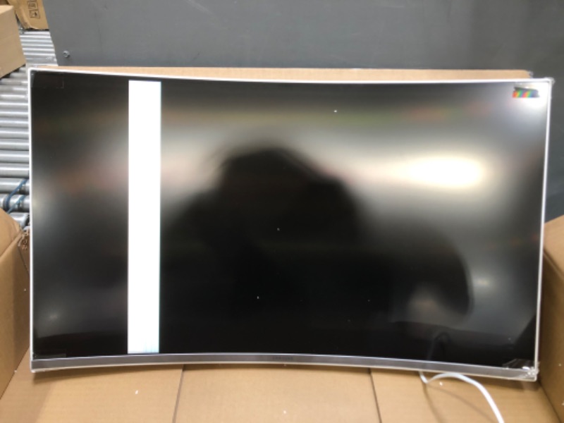 Photo 2 of (Major Damage) SAMSUNG UR59 Series 32-Inch, White
