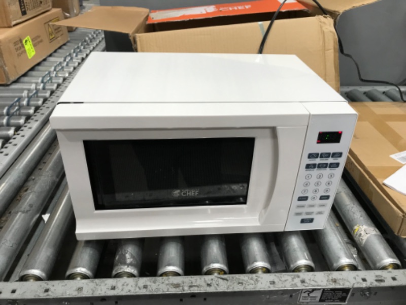 Photo 2 of Commercial Chef CHM770 Counter Top Microwave, 0.7 Cubic Feet
