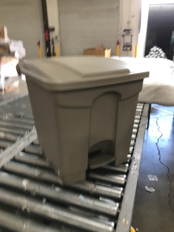 Photo 2 of 1Pc Safco 8 Gallon Plastic Step-on Receptable (9924TN)G7
