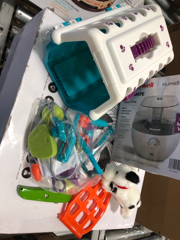 Photo 1 of battat - dalmatian vet kit - interactive vet clinic and cage pretend play for kids (15 pieces)