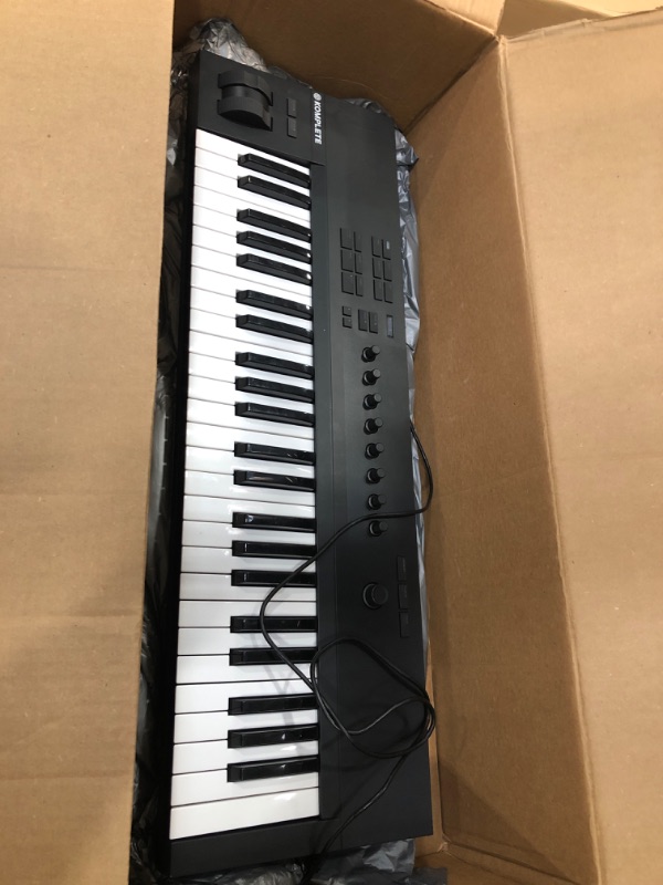 Photo 2 of ***PARTS ONLY*** Native Instruments Komplete Kontrol Controller Keyboard
