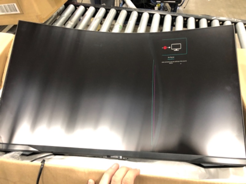 Photo 1 of DAMAGED SCREEN 
SAMSUNG 32" Odyssey Neo G7 4K UHD 165Hz 1ms G-Sync 1000R Curved Gaming Monitor, Quantum HDR2000, AMD FreeSync Premium Pro, Ultrawide Game View, DisplayPort, HDMI, Height Adjustable Stand, Black, 2022
