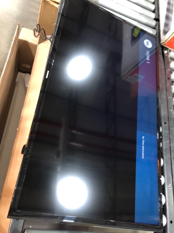 Photo 3 of SAMSUNG 40-inch Class LED Smart FHD TV 1080P (UN40N5200AFXZA, 2019 Model)
