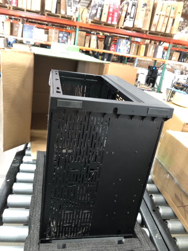 Photo 2 of Lian Li PC-O11 Dynamic Mid-Tower Case (Razer Edition)