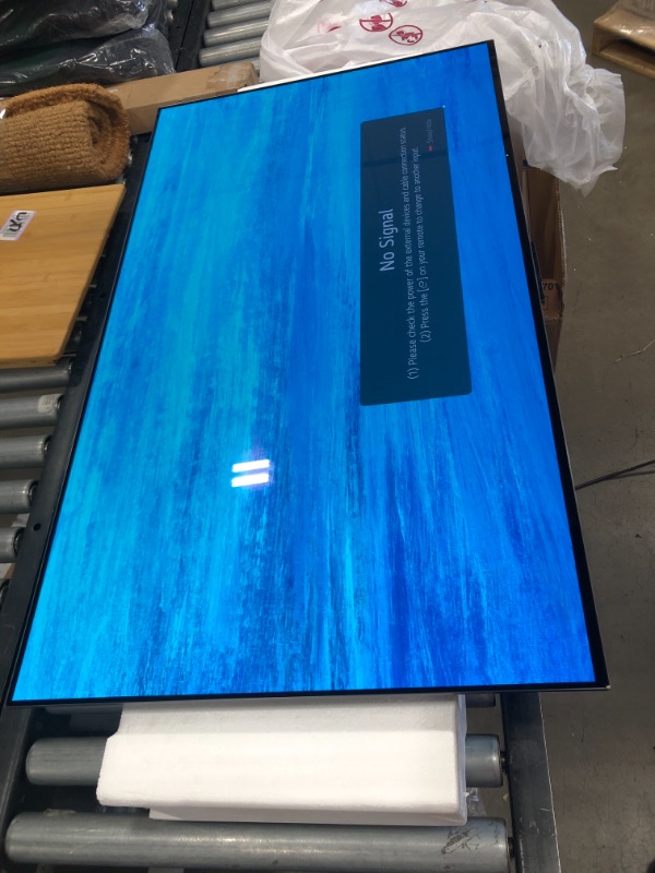 Photo 2 of ***PARTS ONLY*** LG C2PUA 42" 4K HDR Smart OLED evo TV