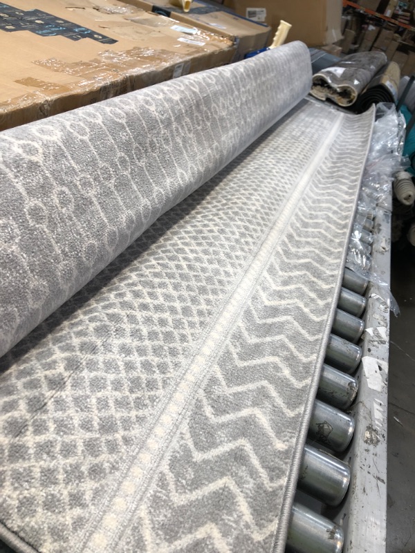 Photo 1 of Abbie & Allie Rugs Monaco MOC-2304 Silver Rug 6'7X9'6