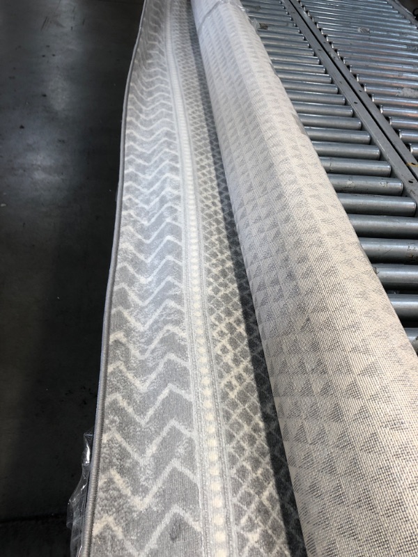 Photo 1 of Abbie & Allie Rugs Monaco MOC-2304 Silver Rug 6"7 x 9"6