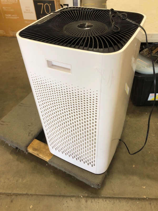 Photo 2 of **NON FUNCTIONAL DOESNT POWER ON** Medify MA-112 Air Purifier with H13 True HEPA Filter | 2,500 sq ft Coverage | for Allergens, Wildfire Smoke, Dust, Odors, Pollen, Pet Dander | Quiet 99.9% Removal to 0.1 Microns | White, 1-Pack
