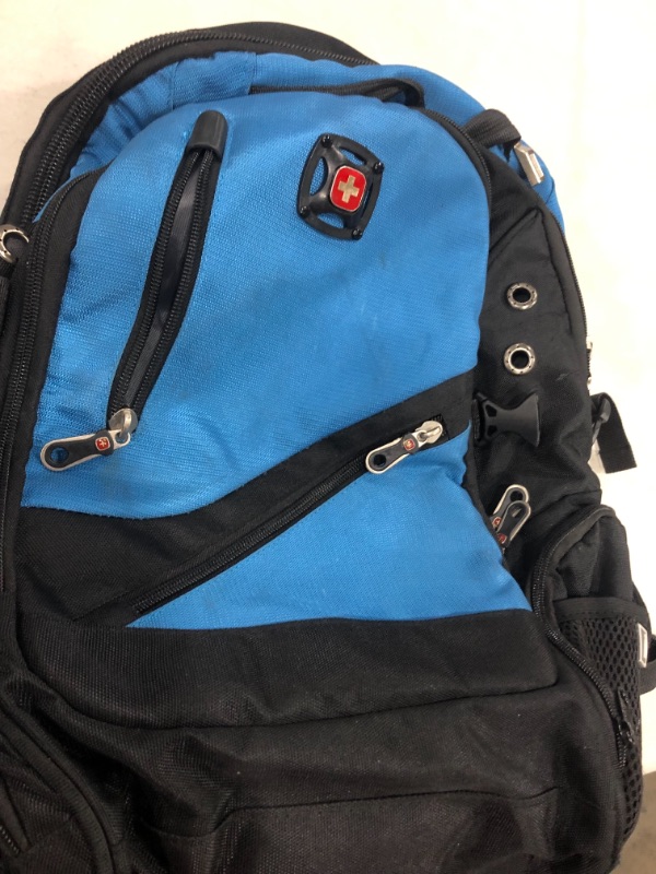 Photo 3 of (DAMAGED)SwissGear 5358 USB ScanSmart Laptop Backpack
**SHOLDER STRAP RIPPED**