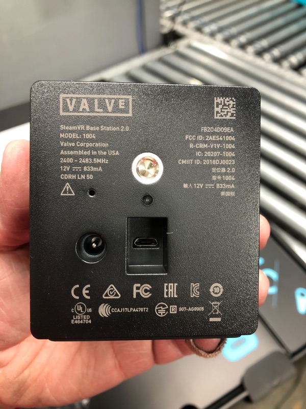 Photo 4 of VIVE Pro 2 Full Kit - Bundle